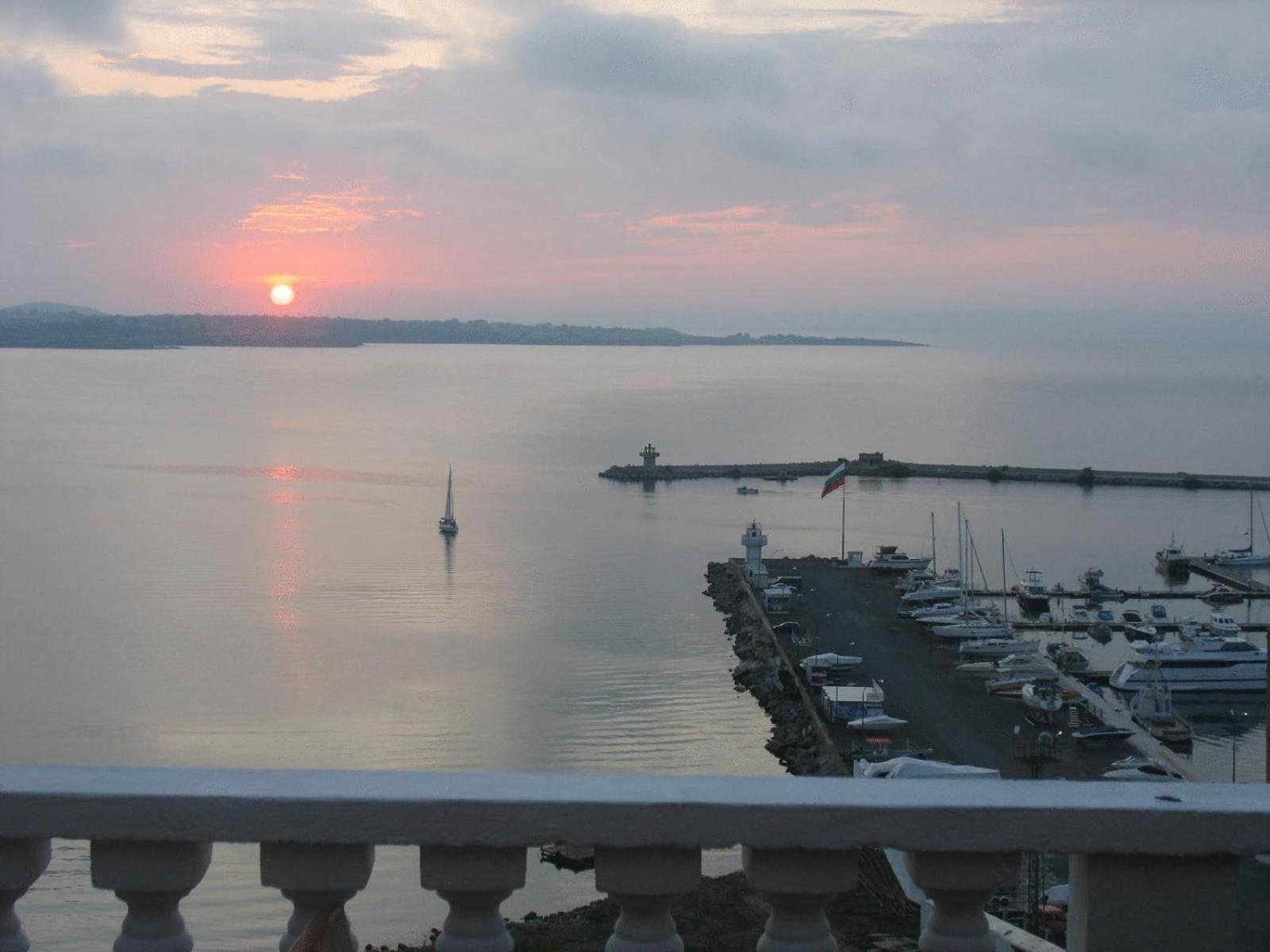 Orion Guest House Sozopol Exterior foto