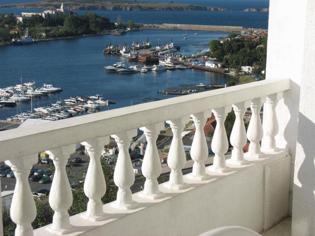 Orion Guest House Sozopol Quarto foto